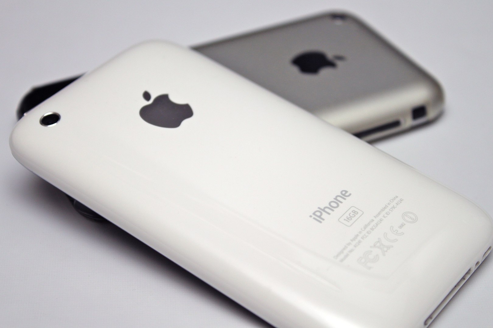 Эволюция iPhone: как менялся "яблочный" смартфон с 2007 года по сей день